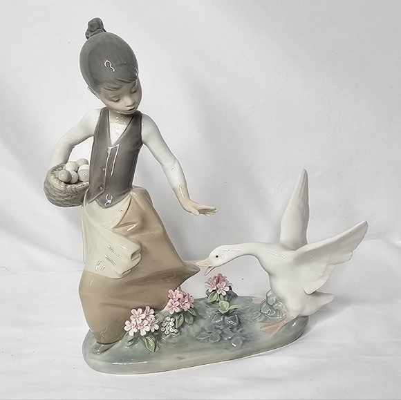 Lladro 1288 Aggressive Goose Chasing Girl with Basket Eggs FigurineRetired